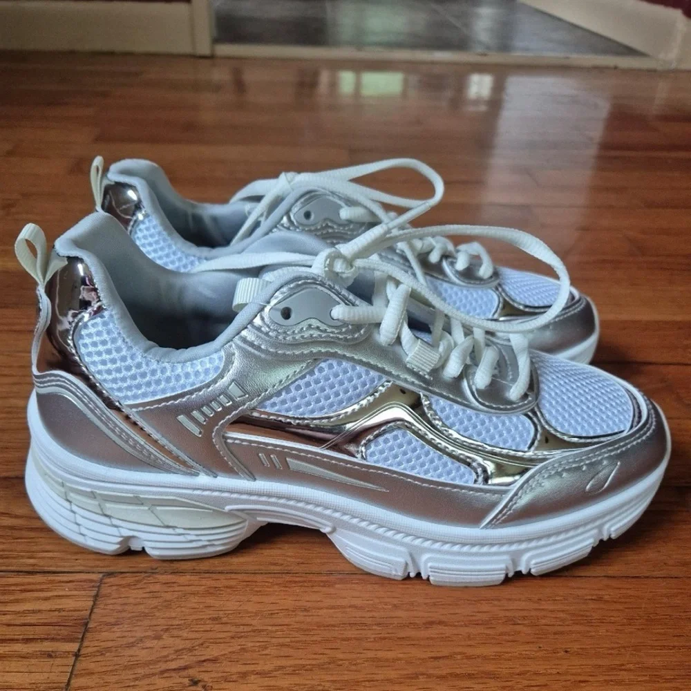 Madden Girl Women's White and Silver Sneakers, size 8.5